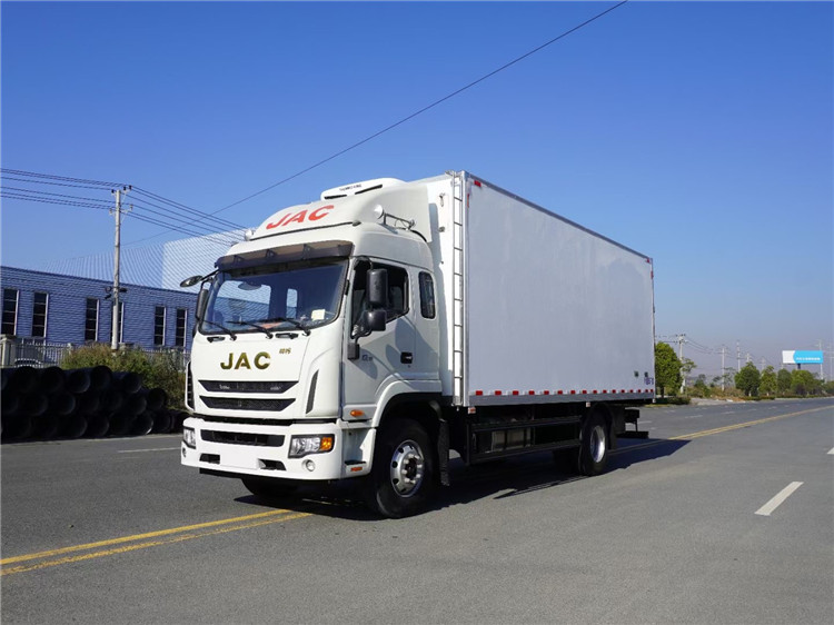 国六 江淮帅铃Q9(6.8米冷藏车)
